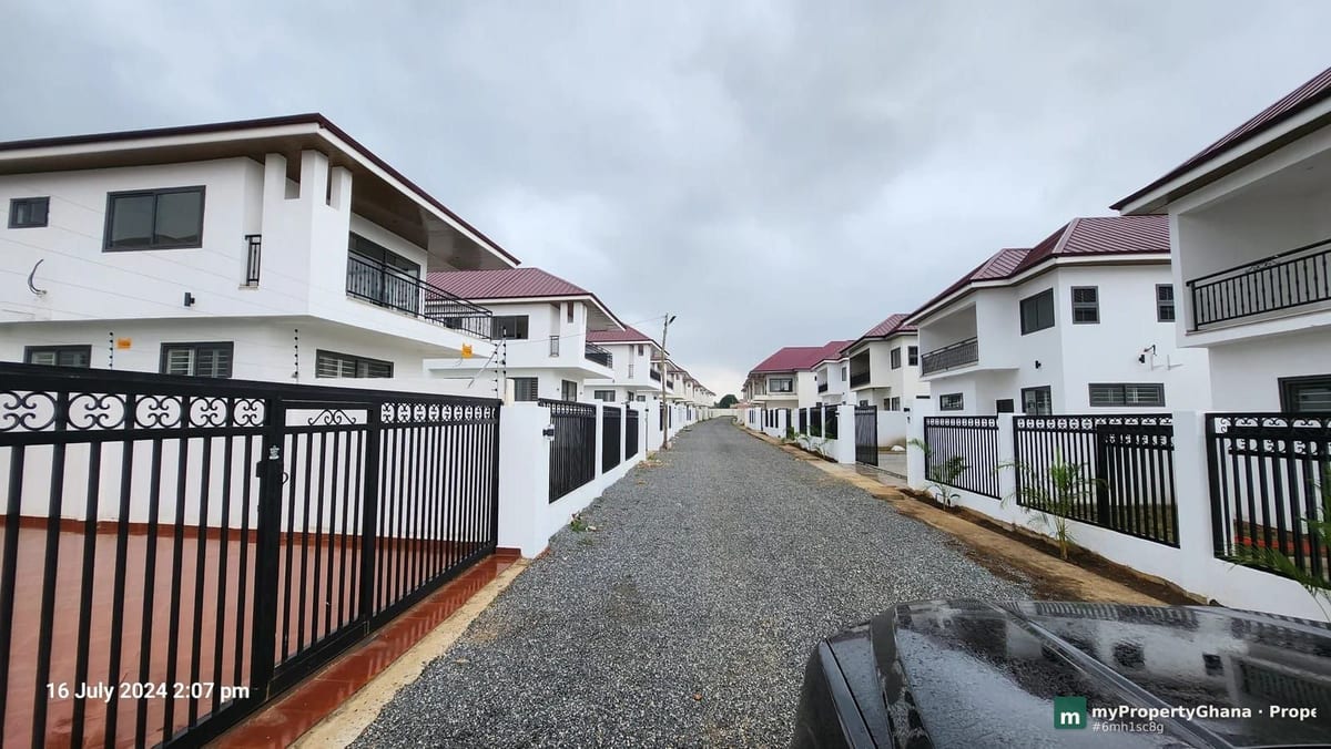Modern 3 Bedroom Townhouses – Adenta, Accra
