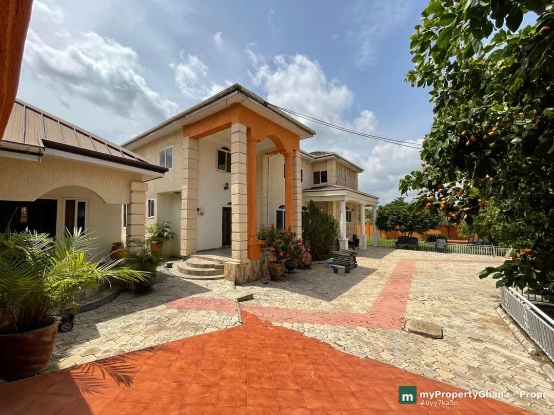 4-bed duplex with boys quarters in Ayimensah