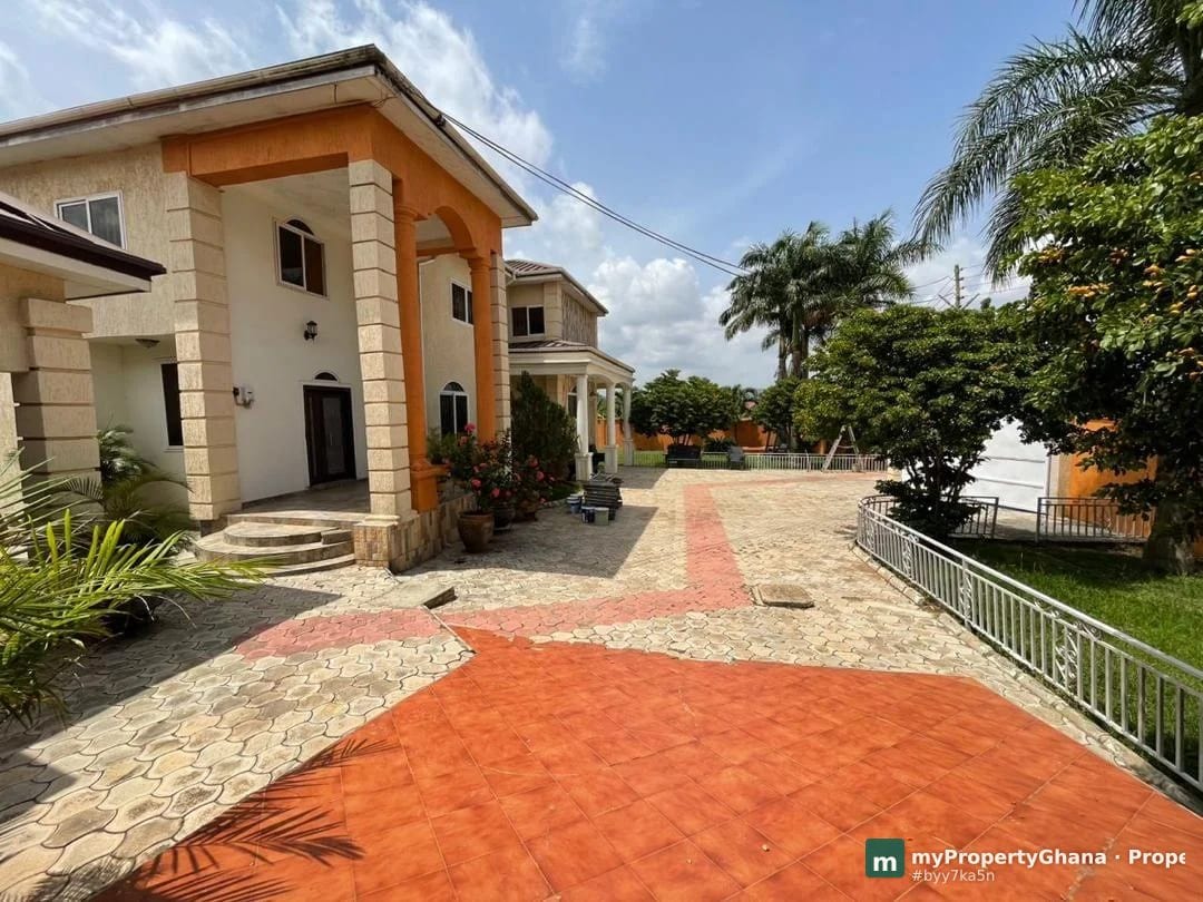 4-bed duplex with boys quarters in Ayimensah