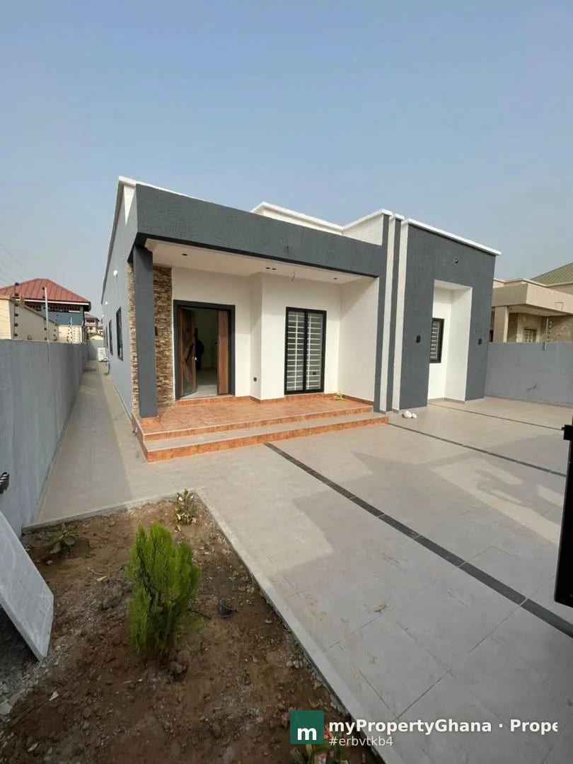 3-bed bungalow in Ayimensah