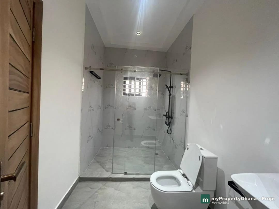 3-bed bungalow in Ayimensah