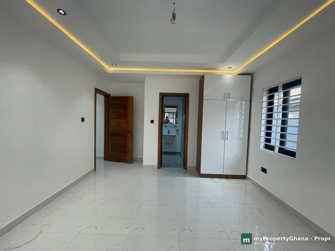 3-bed bungalow in Ayimensah