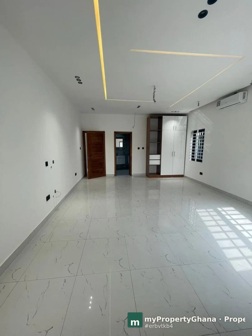 3-bed bungalow in Ayimensah