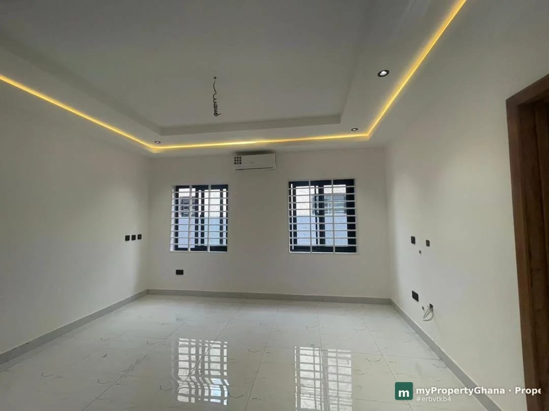 3-bed bungalow in Ayimensah