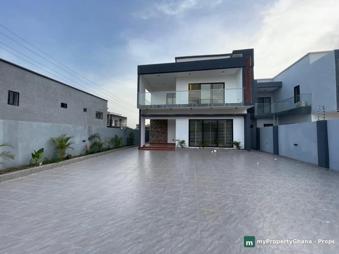 4-bed duplex with boys quarters in Ayimensah